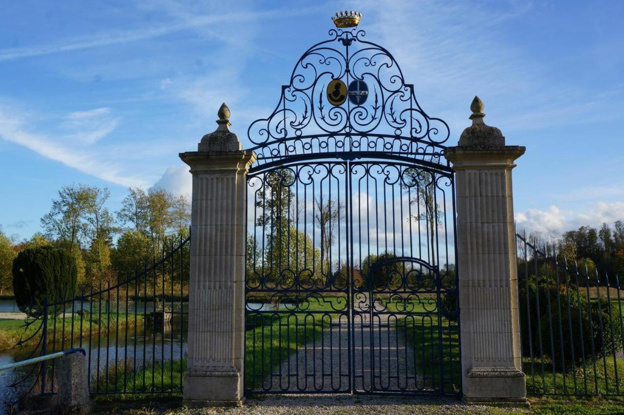 Chateau De Vitry-La-Ville Екстер'єр фото
